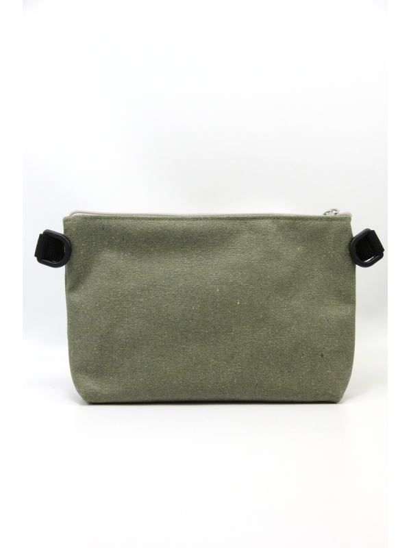 grande pochette unie avec la toile de canevas enduite U3 à associer à une petite pochette fantaisie de votre choix.