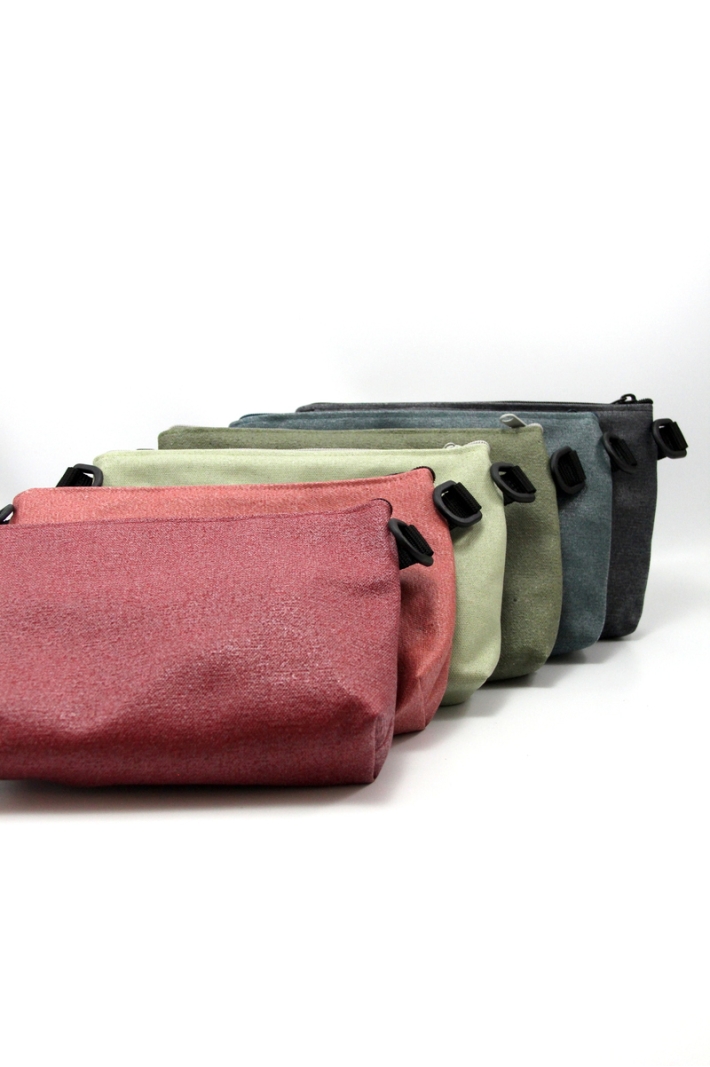 les 6 coloris pour la grande pochette